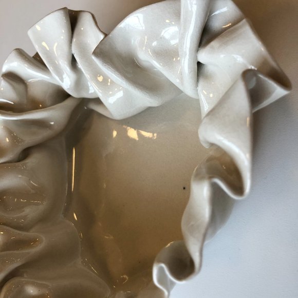 Hand-made Creamy White Heart with Ruffled Edge Ceramic Dish - SMALL - Picture 6 of 6